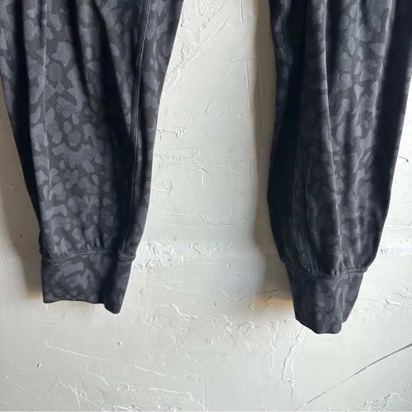 Lululemon Align Jogger 28" in Formation Camo Deep Coal Multi Size 6 - Picture 9 of 14